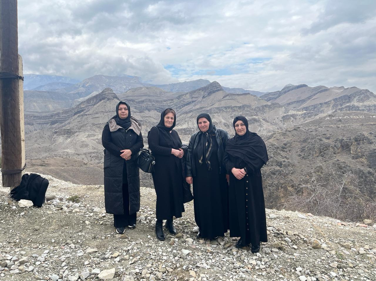 Доставка матерей и жен погибших участников военной операции в Культурно-исторический комплекс "Ахульго".